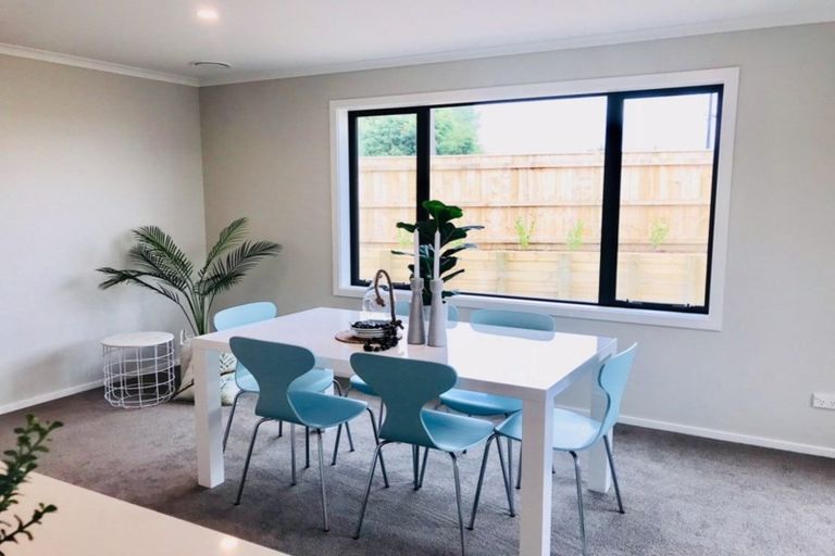 Photo of property in 115 Johnstone Drive, Fitzherbert, Palmerston North, 4410