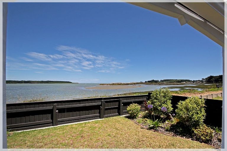 Photo of property in 9 Rosvall Place, Foxton Beach, Foxton, 4815