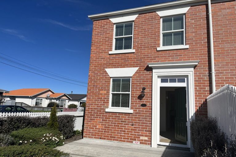 Photo of property in 4/30 Hargest Crescent, Sydenham, Christchurch, 8023