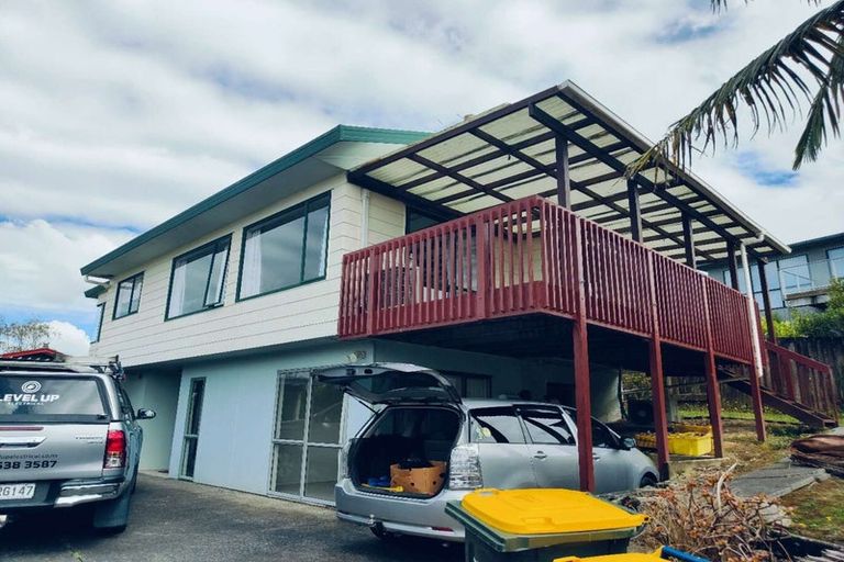 Photo of property in 2/22 Athena Drive, Totara Vale, Auckland, 0629