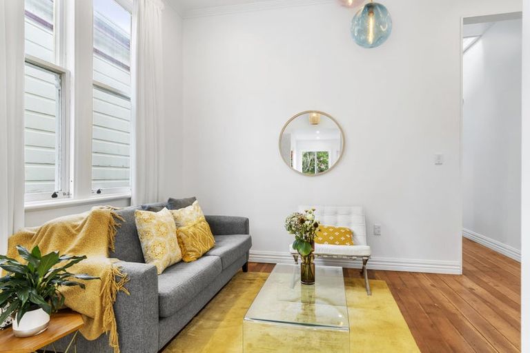 Photo of property in 122 Hanson Street, Newtown, Wellington, 6021