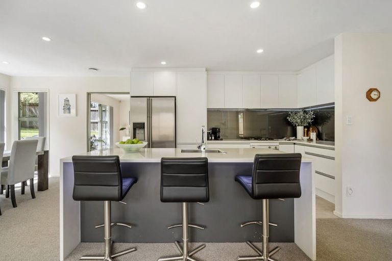 Photo of property in 15 Arirang Rise, Pinehill, Auckland, 0632