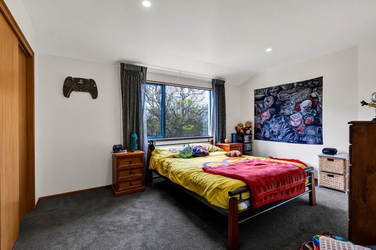 Photo of property in 8 Taylor Place, Merrilands, New Plymouth, 4312