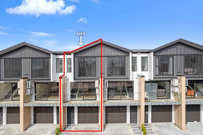 Photo of property in 4/1 Waters Place, New Lynn, Auckland, 0600