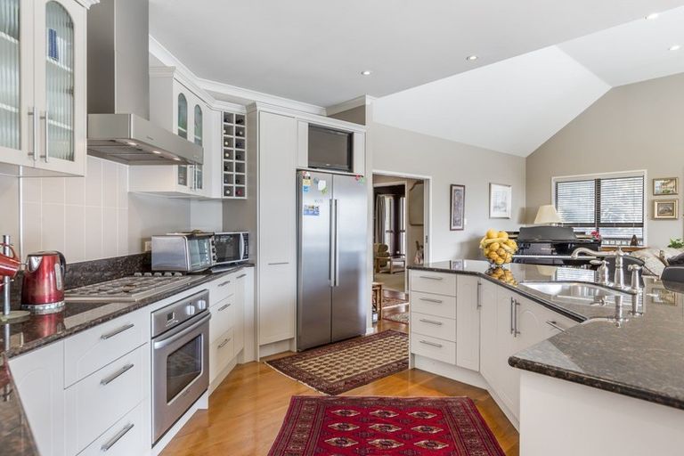 Photo of property in 76 Scott Road, Stanmore Bay, Whangaparaoa, 0932