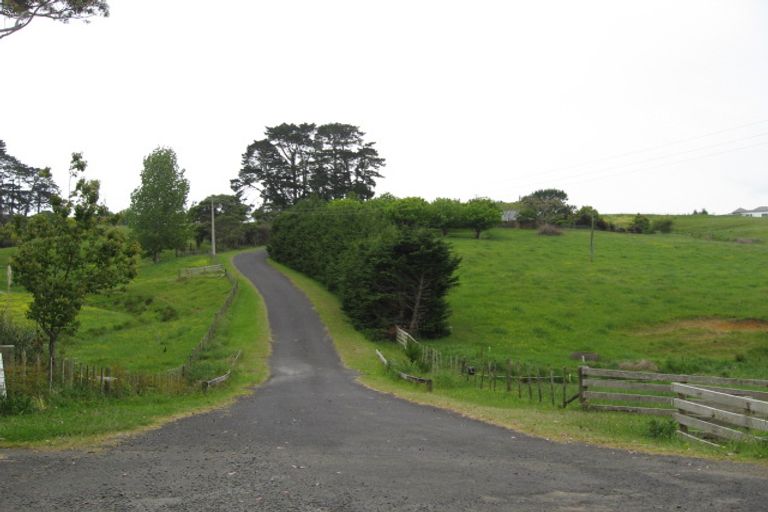 Photo of property in 56 Taha Road, Waimauku, 0881