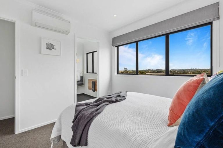 Photo of property in 3/2 Frances Bryers Road, Hobsonville, Auckland, 0616