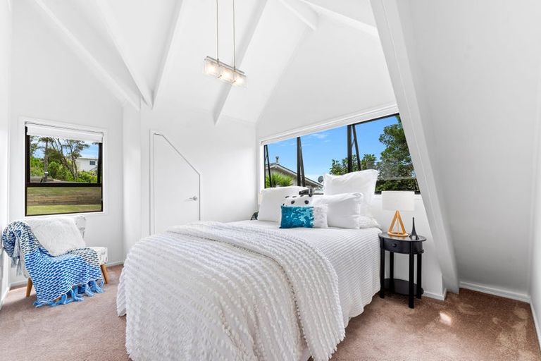 Photo of property in 6 Elliston Crescent, Stanmore Bay, Whangaparaoa, 0932