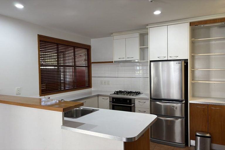 Photo of property in 8 Madeira Lane, Massey, 0614