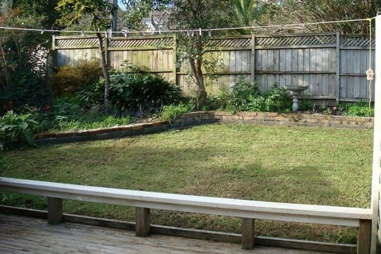 Photo of property in 25 William Souter Street, Forrest Hill, Auckland, 0620