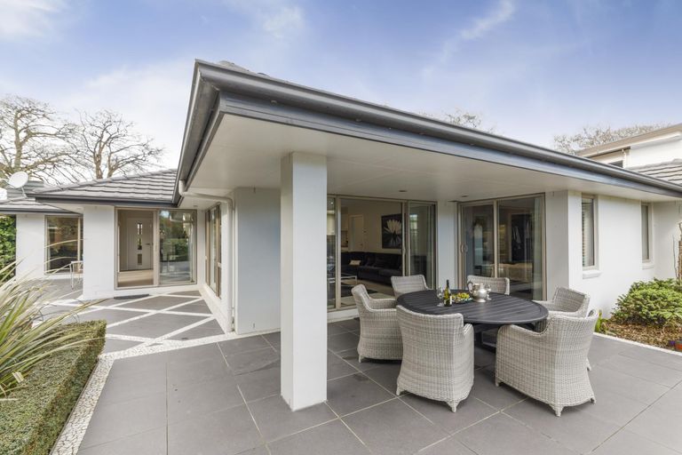 Photo of property in 2 Grand Oaks Drive, Awapuni, Palmerston North, 4412