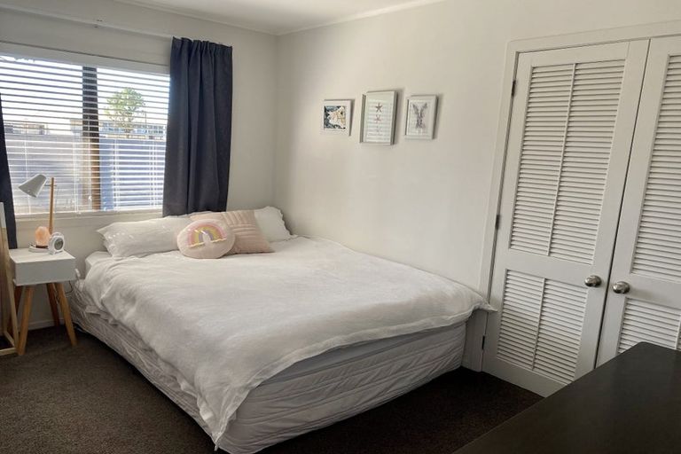 Photo of property in 68 Bruce Mclaren Road, Henderson, Auckland, 0612