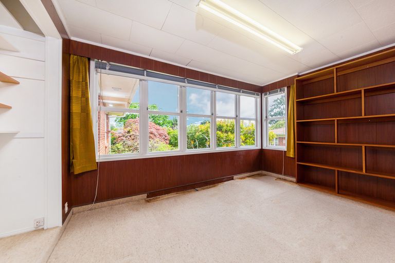 Photo of property in 4301 Great North Road, Glendene, Auckland, 0602