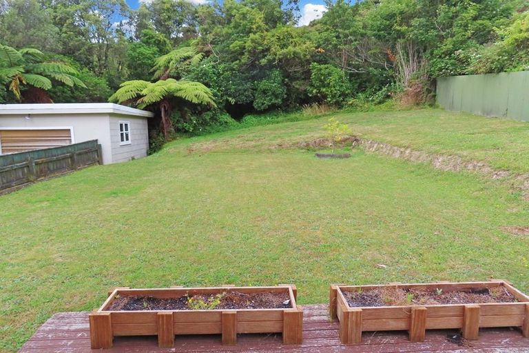 Photo of property in 77 Horoeka Street, Stokes Valley, Lower Hutt, 5019