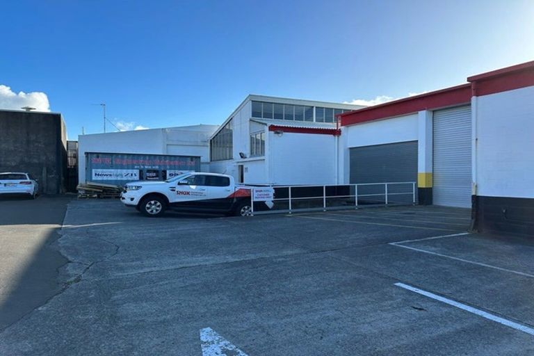 Photo of property in 336 Devon Street West, New Plymouth, 4310