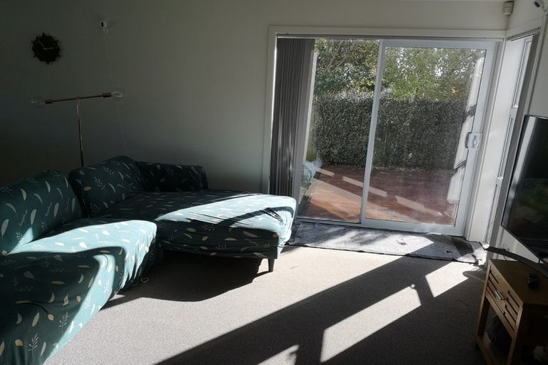 Photo of property in 11b Pinkerton Grove, Newlands, Wellington, 6037