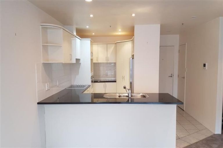 Photo of property in 2h/175 Hurstmere Road, Takapuna, Auckland, 0622