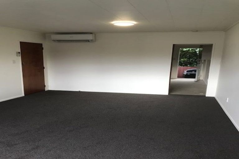 Photo of property in 4/210 Newlands Road, Newlands, Wellington, 6037