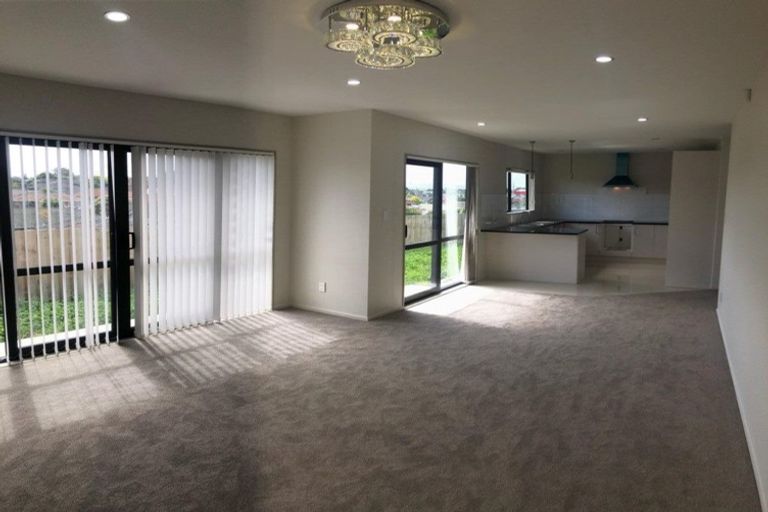 Photo of property in 93c Maplesden Drive, Clendon Park, Auckland, 2103
