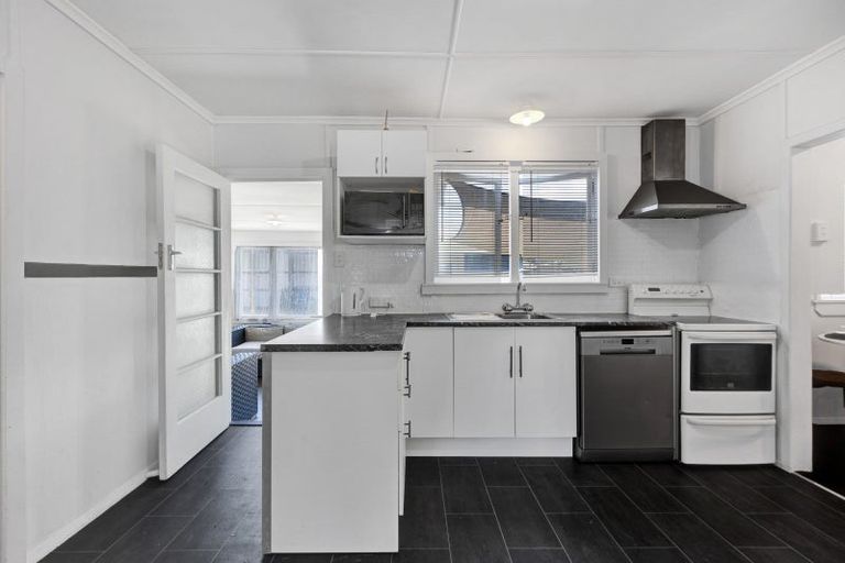 Photo of property in 59 Camberwell Road, Hawera, 4610