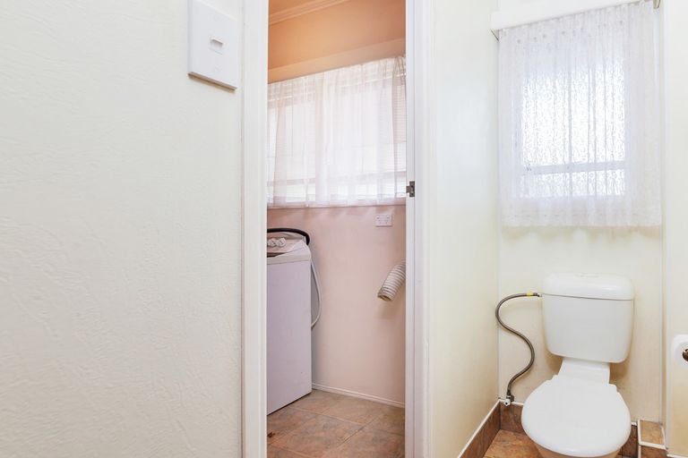 Photo of property in 4301 Great North Road, Glendene, Auckland, 0602