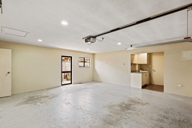 Photo of property in 3c Kinross Drive, Merrilands, New Plymouth, 4312