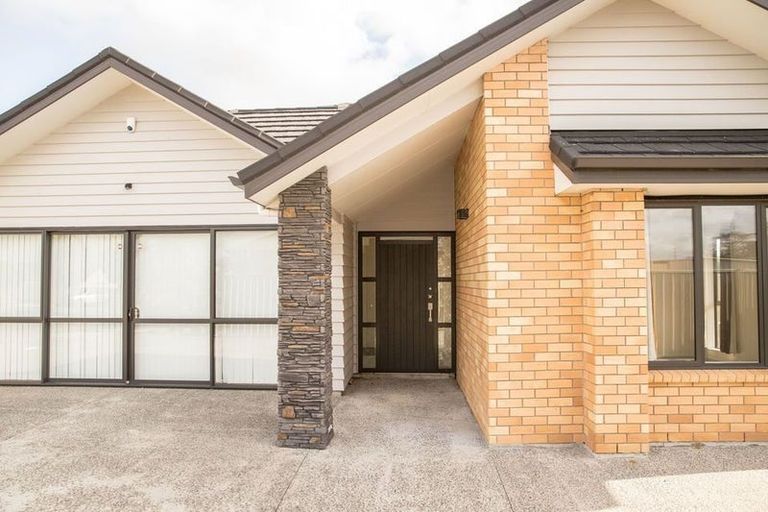 Photo of property in 12 Erceg Way, Rosehill, Papakura, 2113