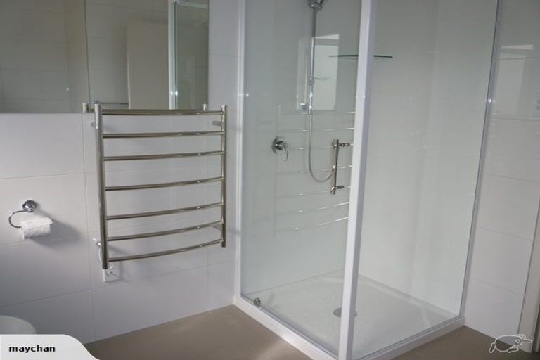 Photo of property in 111 Ennis Avenue, Pakuranga Heights, Auckland, 2010