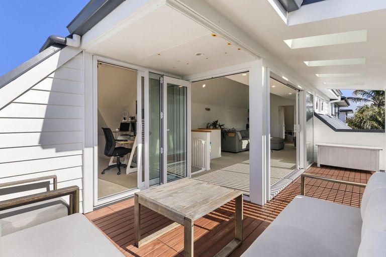 Photo of property in 2/231 Hurstmere Road, Takapuna, Auckland, 0622