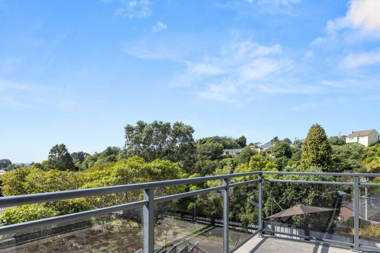 Photo of property in 46 Seaview Road, Marfell, New Plymouth, 4310