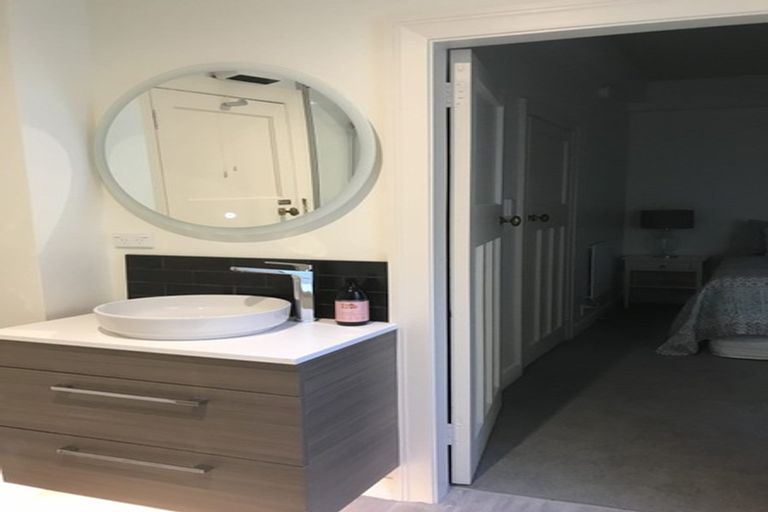 Photo of property in 1/154 Oriental Parade, Oriental Bay, Wellington, 6011