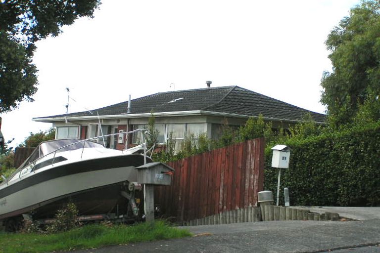 Photo of property in 19 Mayall Avenue, Beach Haven, Auckland, 0626
