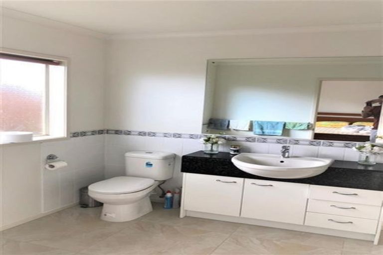 Photo of property in 15 Attymon Lane, East Tamaki, Auckland, 2016