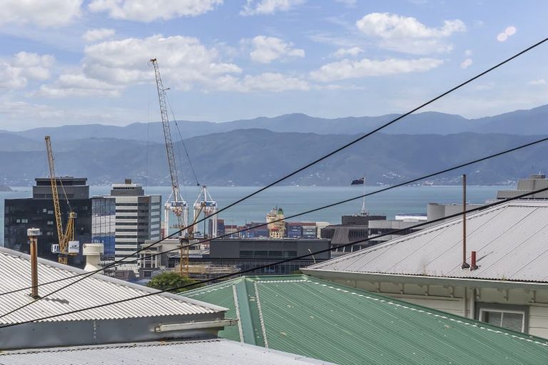 Photo of property in 33 Patanga Crescent, Thorndon, Wellington, 6011