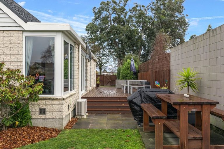 Photo of property in 4 Saunders Place, Redwood, Christchurch, 8051