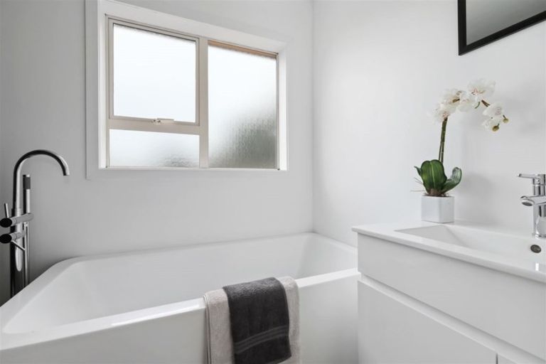 Photo of property in 55 Memorial Avenue, Ilam, Christchurch, 8053