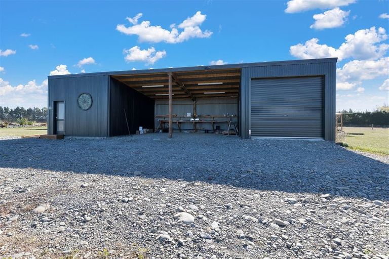 Photo of property in 1423 Poyntzs Road, West Eyreton, Rangiora, 7475