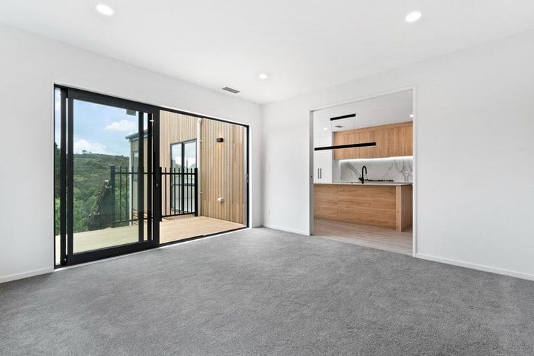 Photo of property in 27 Kotuitui Drive, Wainui, 0992