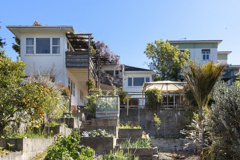 Photo of property in 103 Chaucer Road, Hospital Hill, Napier, 4110