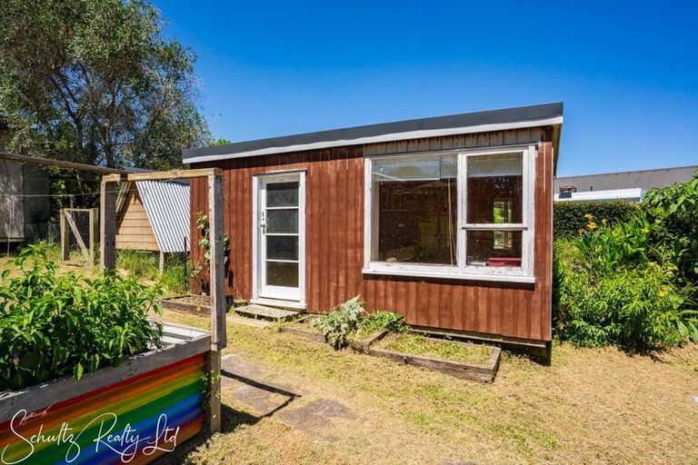 Photo of property in 19 Whaka Street, Maungaturoto, 0520