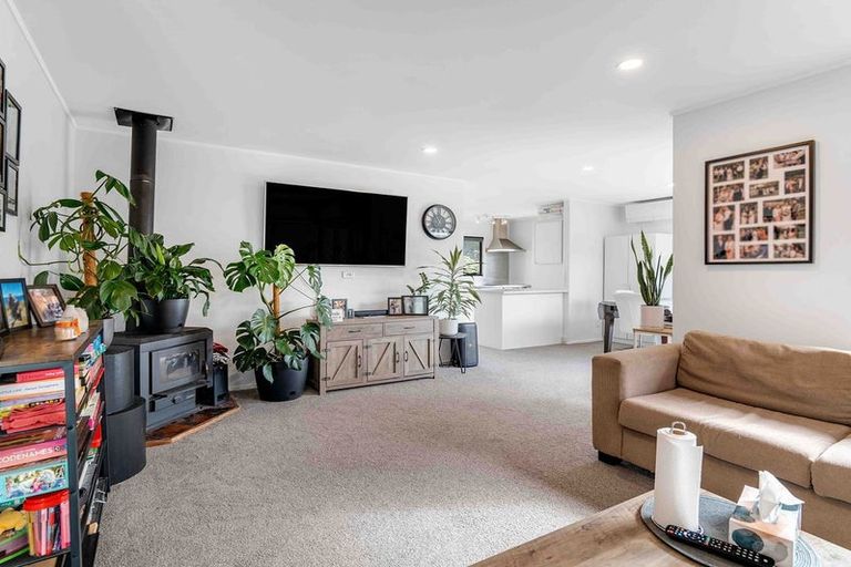 Photo of property in 12 Merida Place, Unsworth Heights, Auckland, 0632
