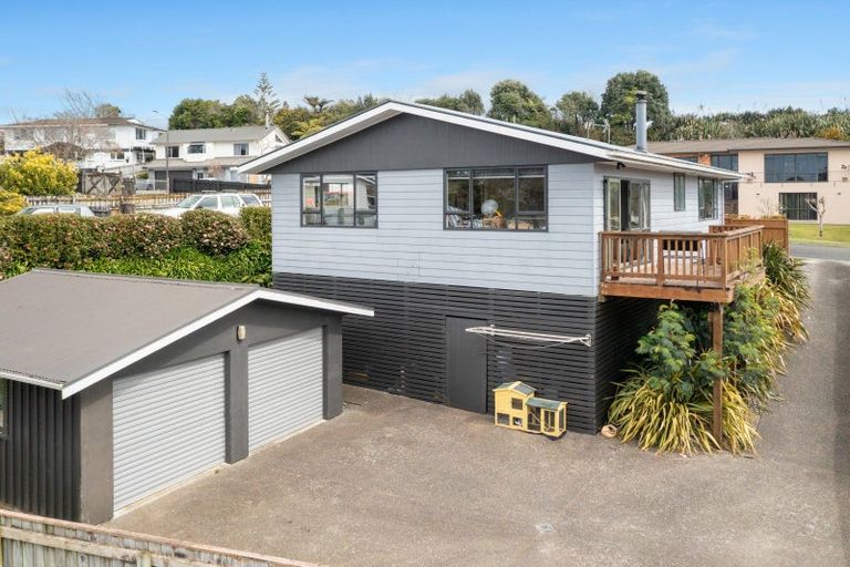 Photo of property in 16 La Salle Drive, Westown, New Plymouth, 4310