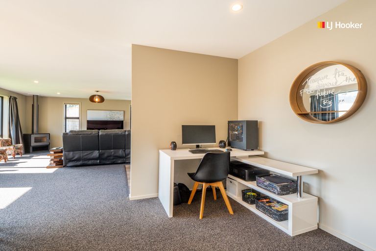 Photo of property in 83 Grandvista Drive, Green Island, Dunedin, 9018