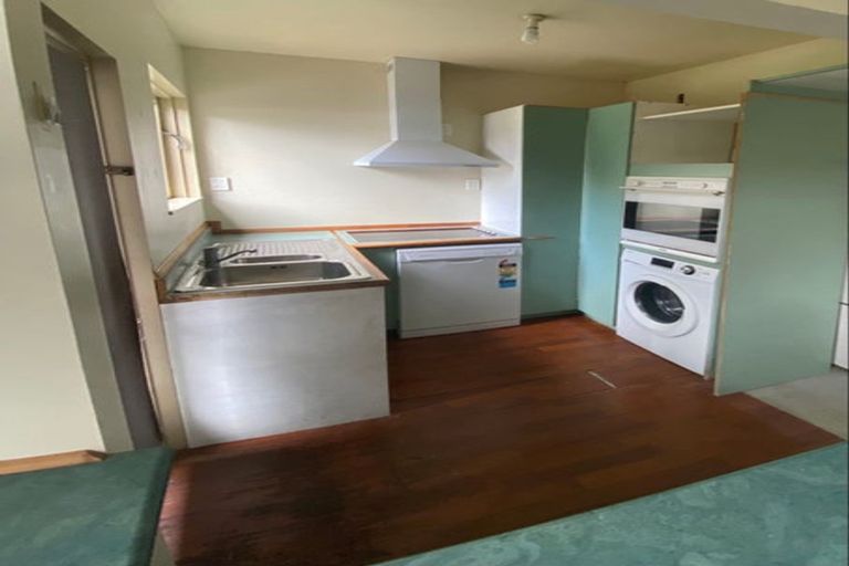 Photo of property in 16 De Val Drive, Titirangi, Auckland, 0604