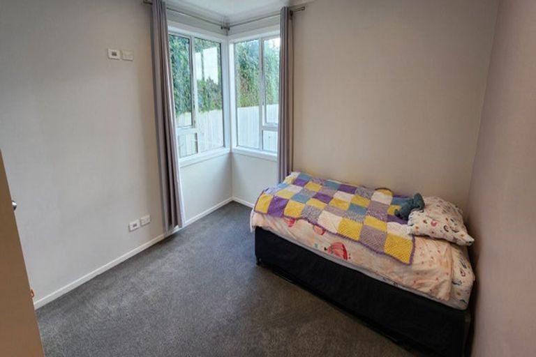 Photo of property in 48 Omata Road, Marfell, New Plymouth, 4310