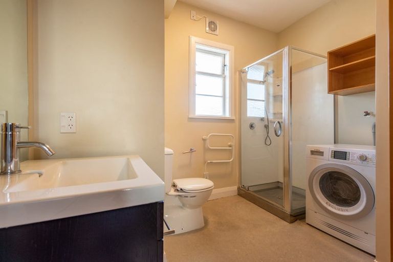 Photo of property in Ionian Flats, 123-125 Brougham Street, Mount Victoria, Wellington, 6011