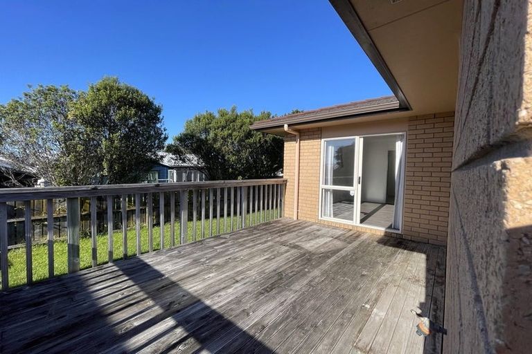 Photo of property in 35 Chesterfield Way, Orewa, 0931