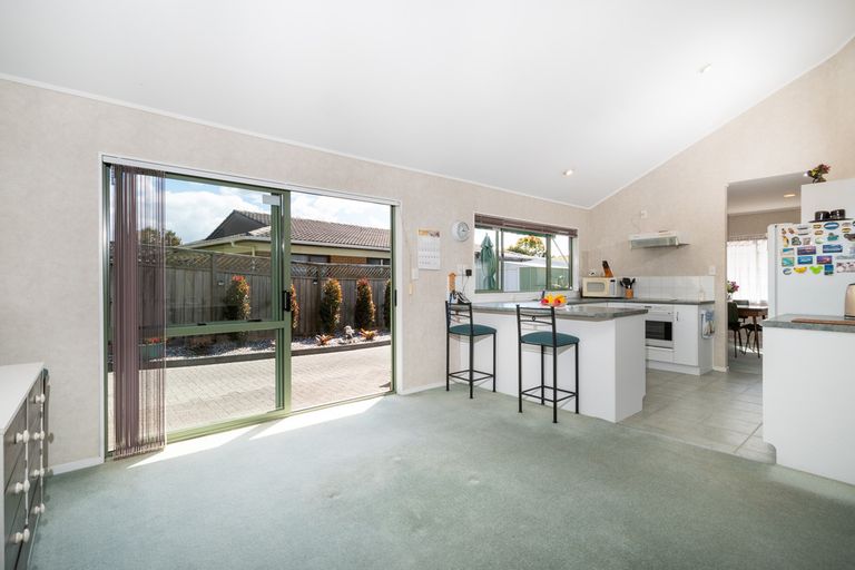 Photo of property in 33 Maurice Borich Place, Henderson, Auckland, 0610