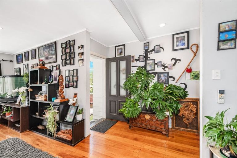 Photo of property in 39 Kingdale Road, Henderson, Auckland, 0610