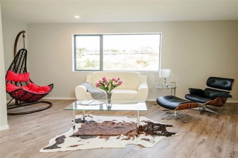 Photo of property in 11 Younger Lane, Massey, Auckland, 0614